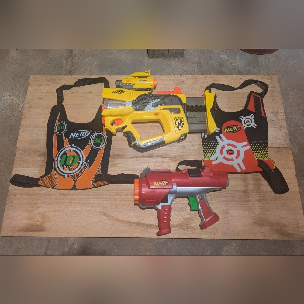 Nerf- N Strike Blaster and Vest Set